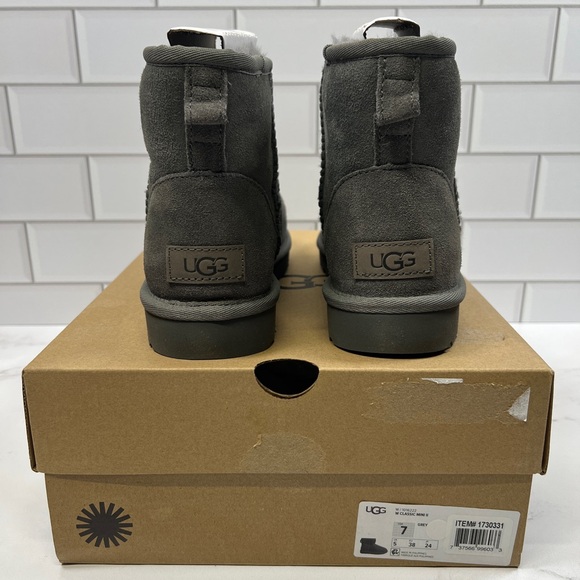 UGG Uggs Austrailia Gray Suede Classic II 2 Mini Boots Boot Cozy Fur - Picture 3 of 6